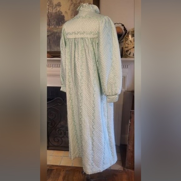 Quilted Robe / Costume - Picture 3 of 6